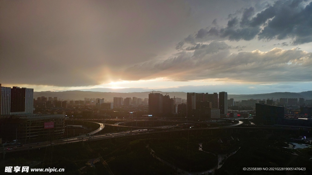 雨后阳光