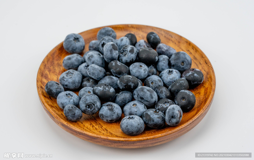 盘子里的蓝莓高清摄影