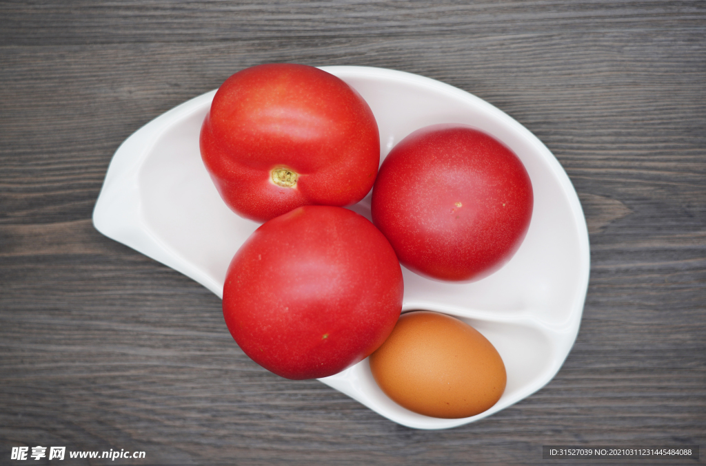 盘子里的西红柿高清摄影