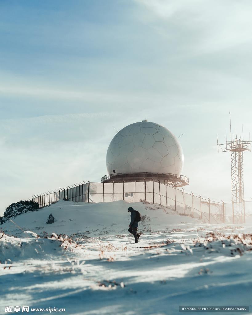 冬季雪地城市建筑背景素材