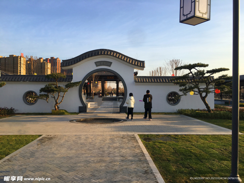 龍泉湖公園