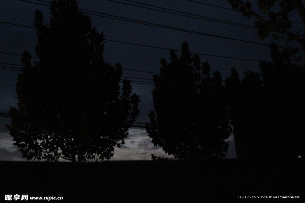 夜晚寂静的天空