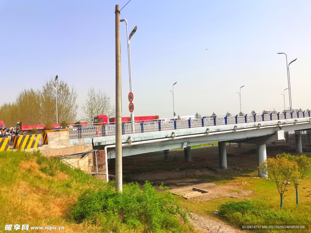 雄偉的大橋