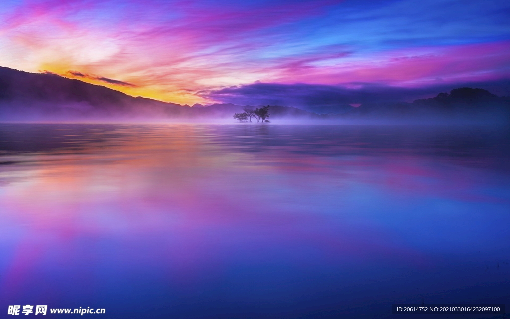 日暮下的湖泊美景