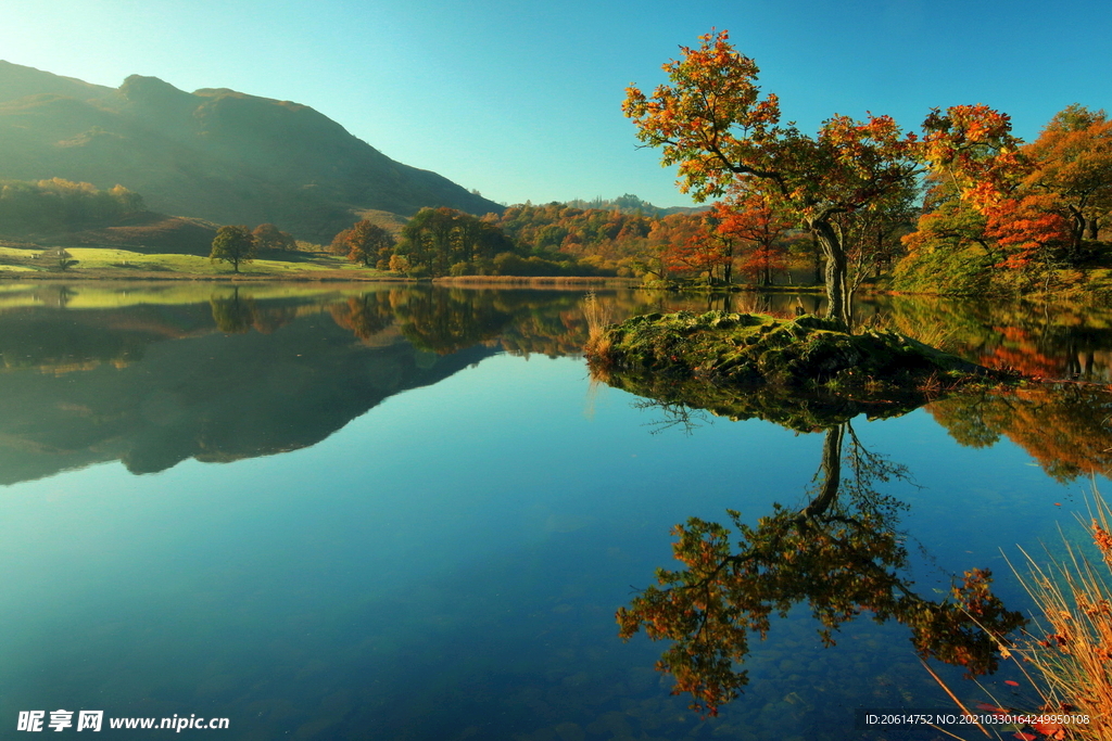 美麗的湖泊風景