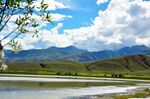 西藏风景乳巴湖 小湖 蓝天 白