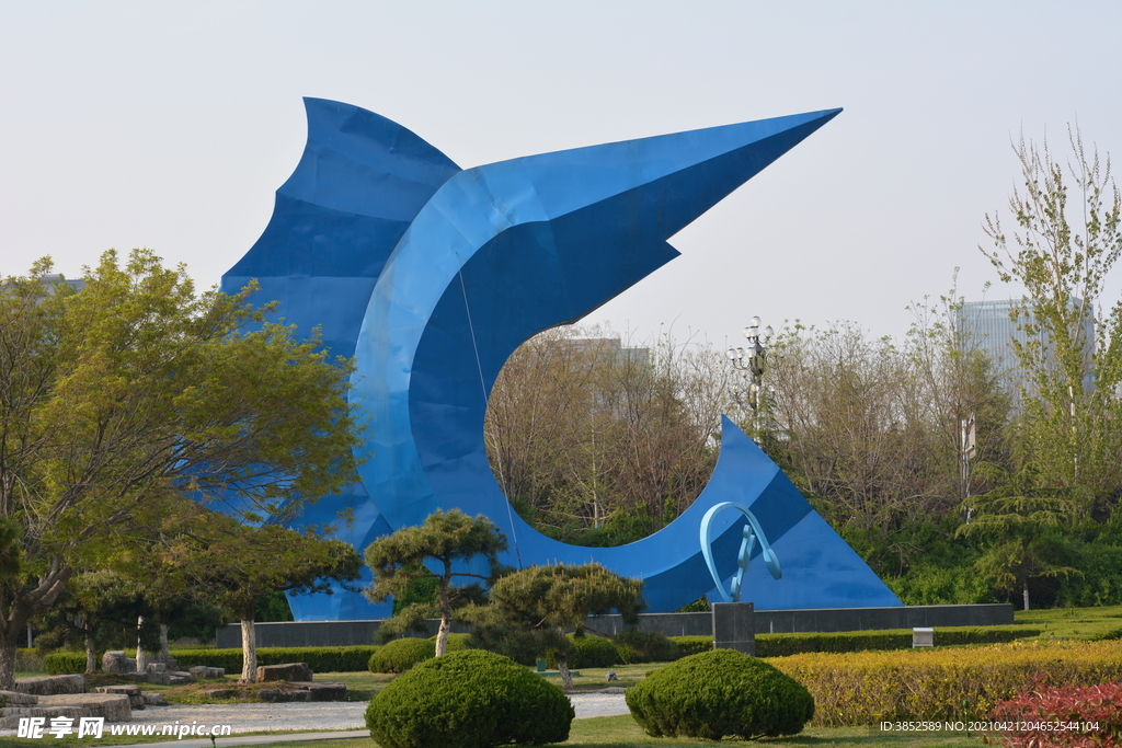 鲨鱼雕塑