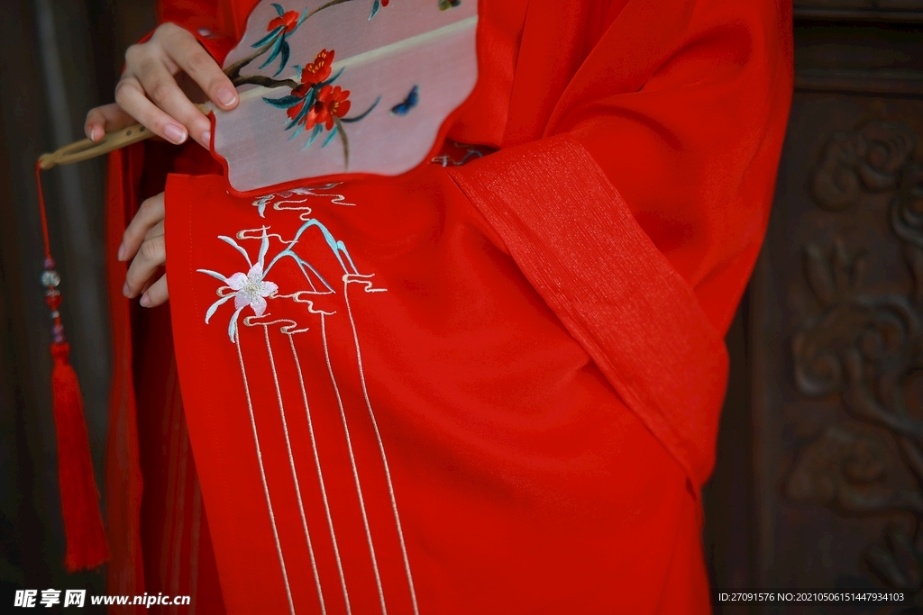紅色背景紅色古風漢服裝扮