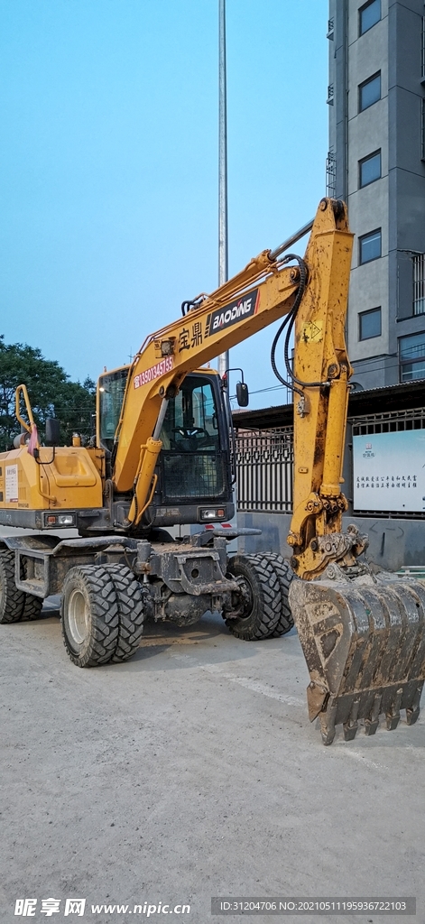 豎幅挖掘機(jī)
