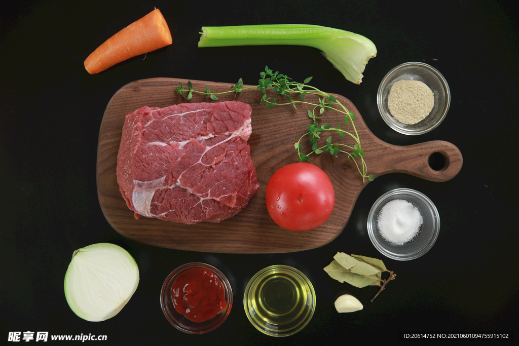 案板上的新鮮牛肉