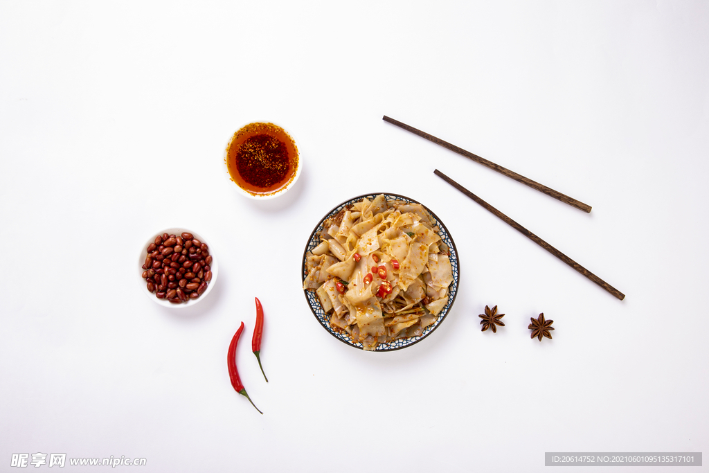 精致的美食麻辣涼皮