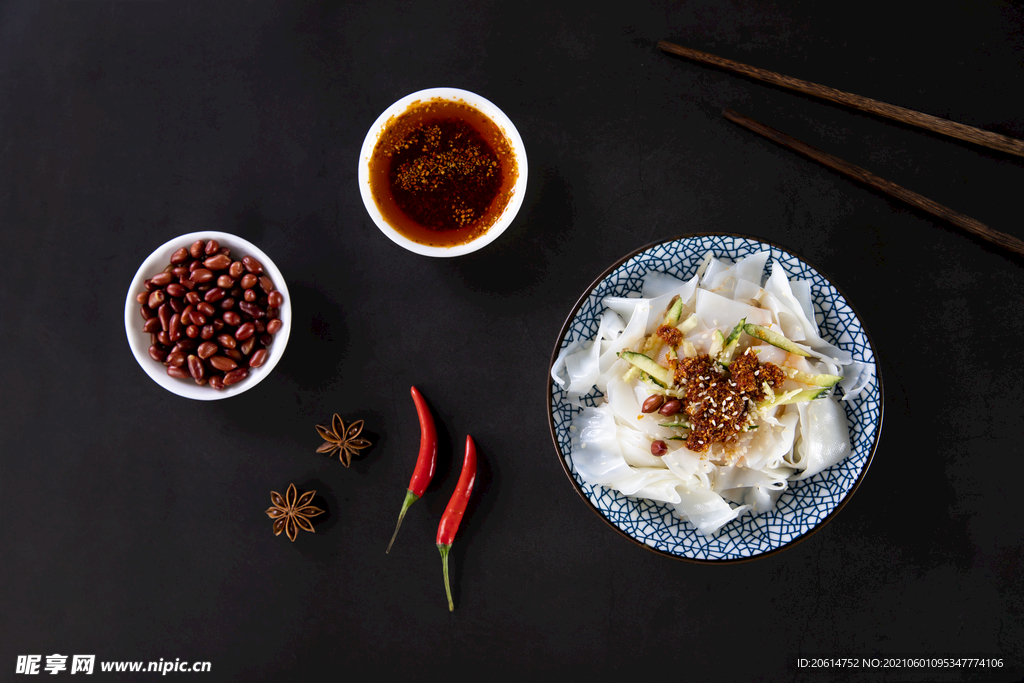 精致的美食麻辣涼皮