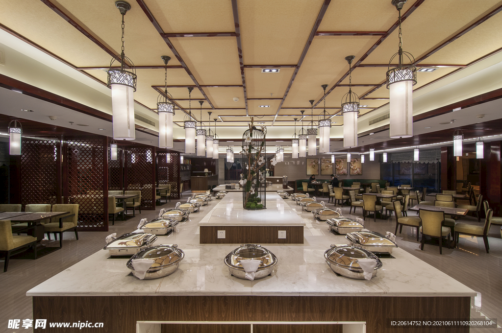 寬敞明亮的酒店自助餐廳