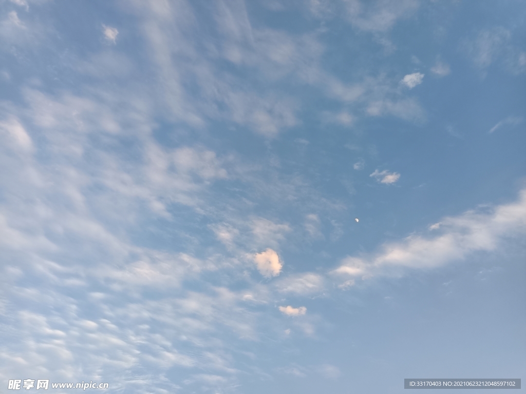 蔚藍天空