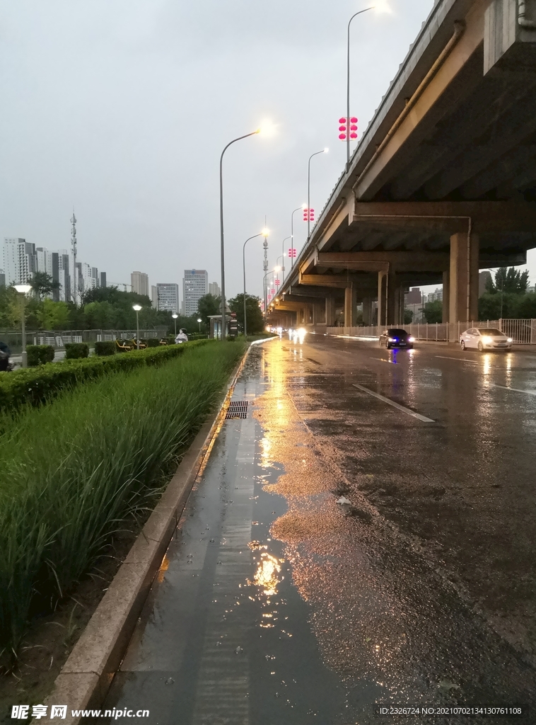 雨夜高速城市