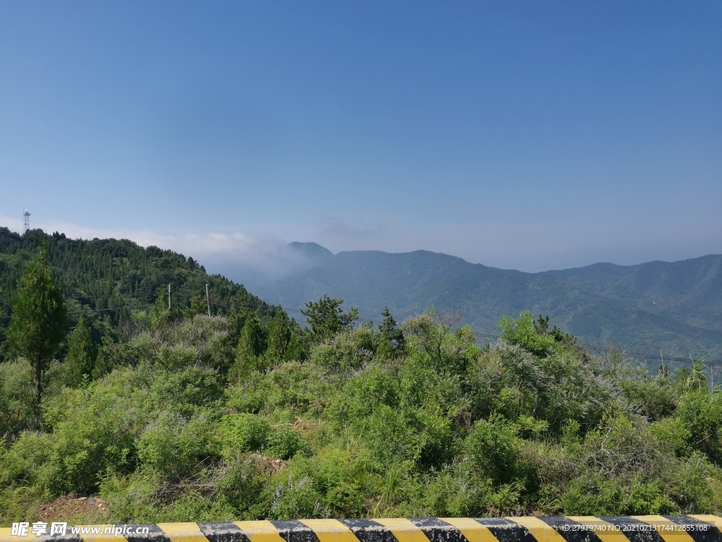 遠處青山