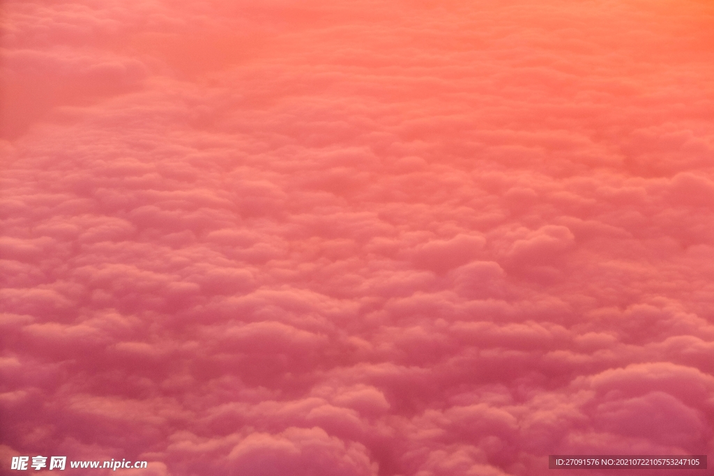 粉色云朵背景壁纸