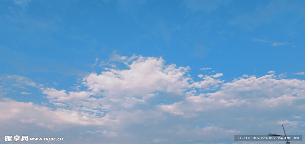 夏日藍(lán)天白云