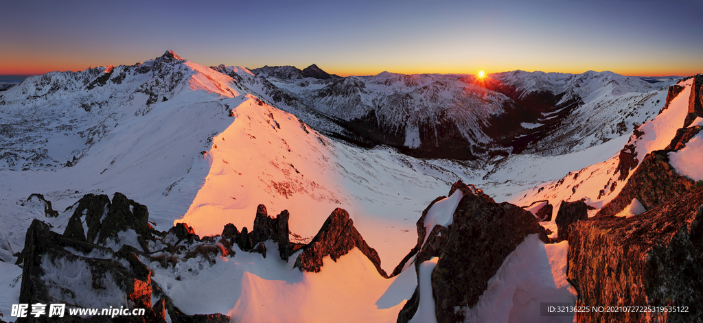 冬季雪山