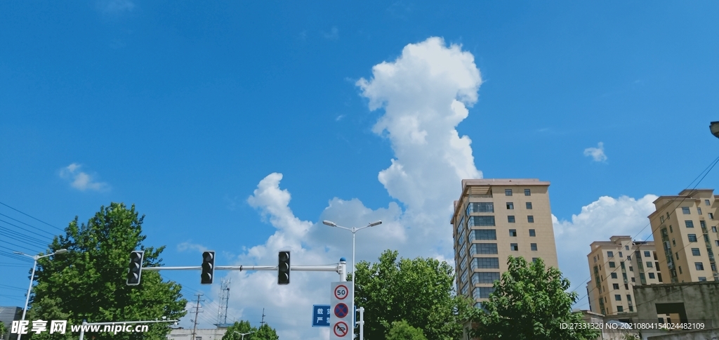 夏日蓝天白云天空