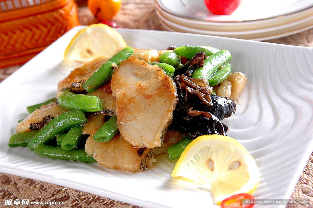 芥蘭炒銀鱈魚(yú)