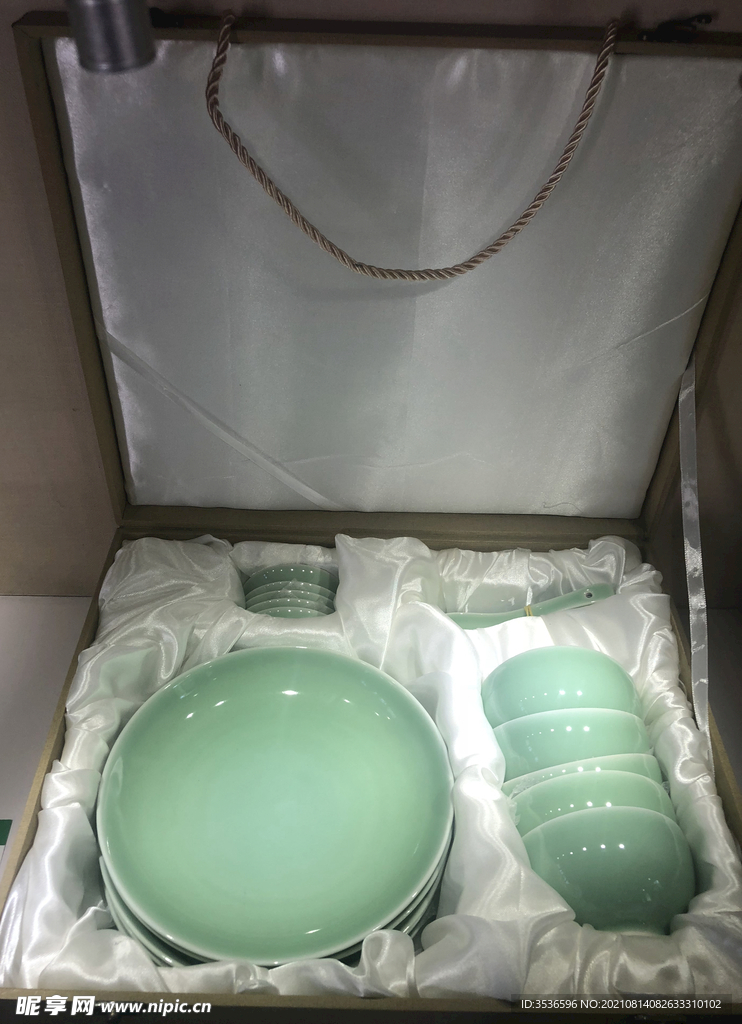 青瓷 