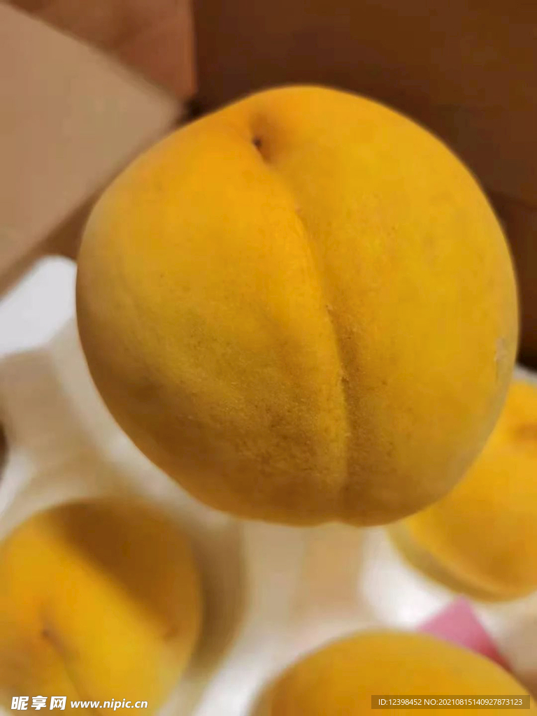 成熟的黄桃