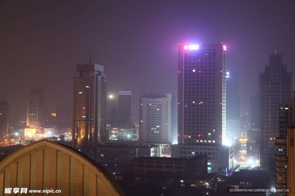 夜晚城市霓虹燈光