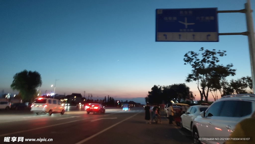 傍晚的道路