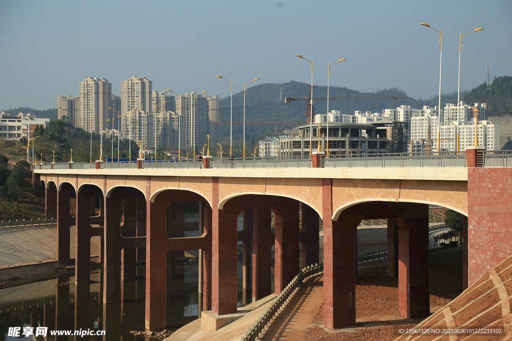 蓬安清溪河堤景