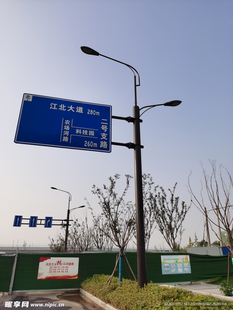 多桿合一燈桿世博光電共桿綜合桿