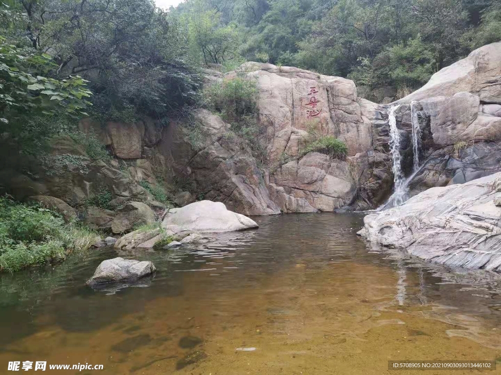 王母池景