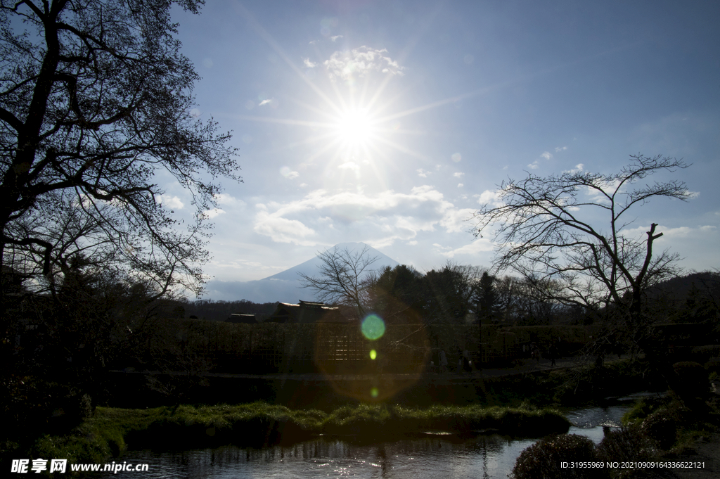 太阳和 富士山 