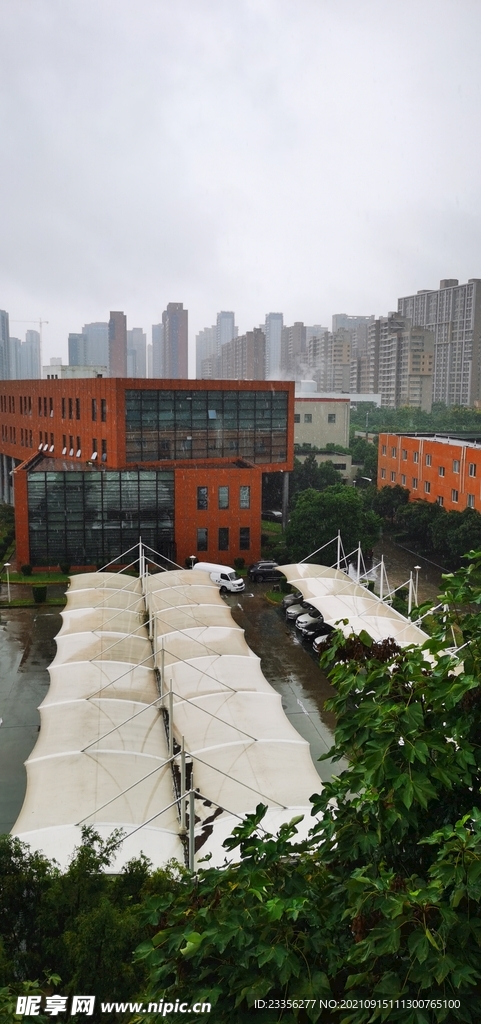 雨天豎屏工業(yè)風(fēng)