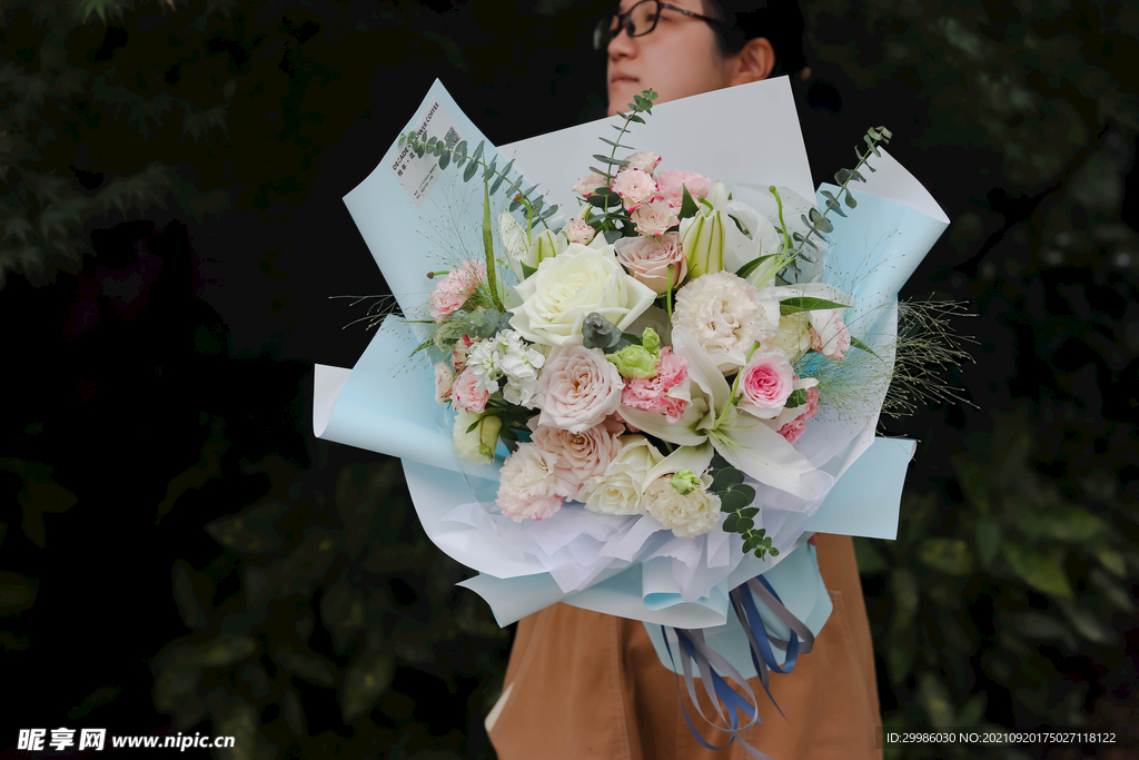 淺色系曼塔玫瑰坦尼克玫瑰混合花