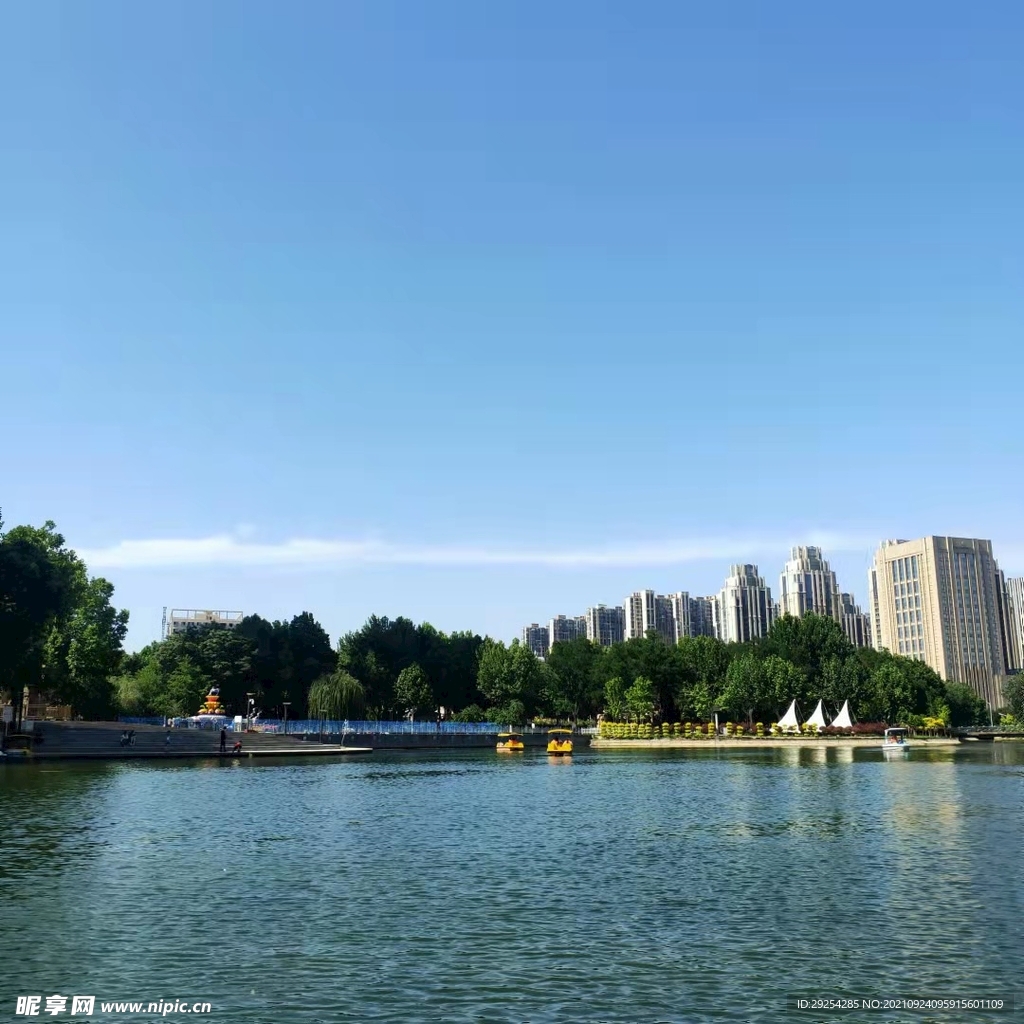 公園湖水