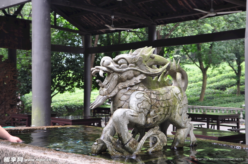 普达措国家公园麒麟雕塑