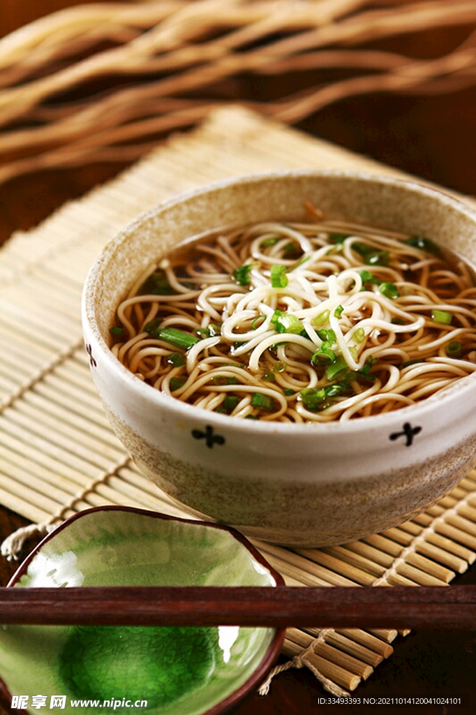 傳統(tǒng)美食蔥油面