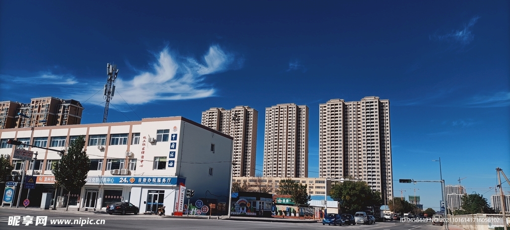 城市藍天建筑