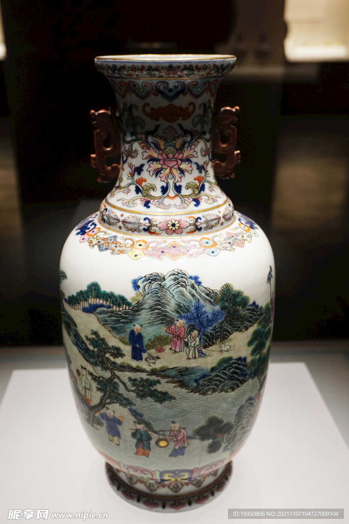 文物古玩瓷器彩绘瓷瓶展品