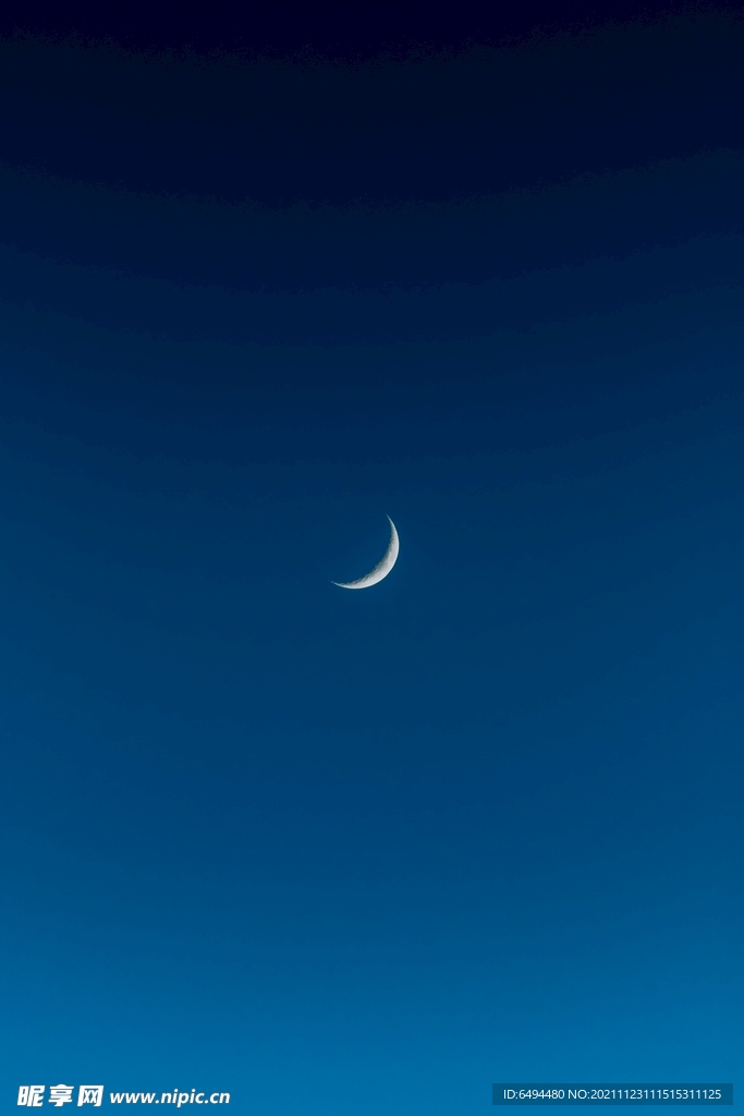 藍(lán)天彎月天空月亮