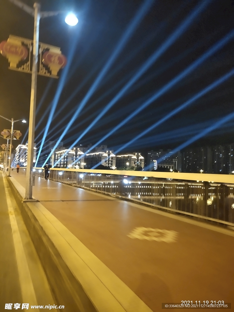 夜之光