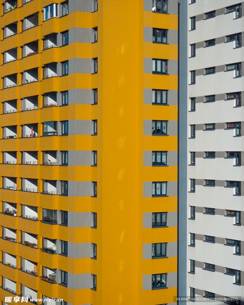 城市黃色建筑群
