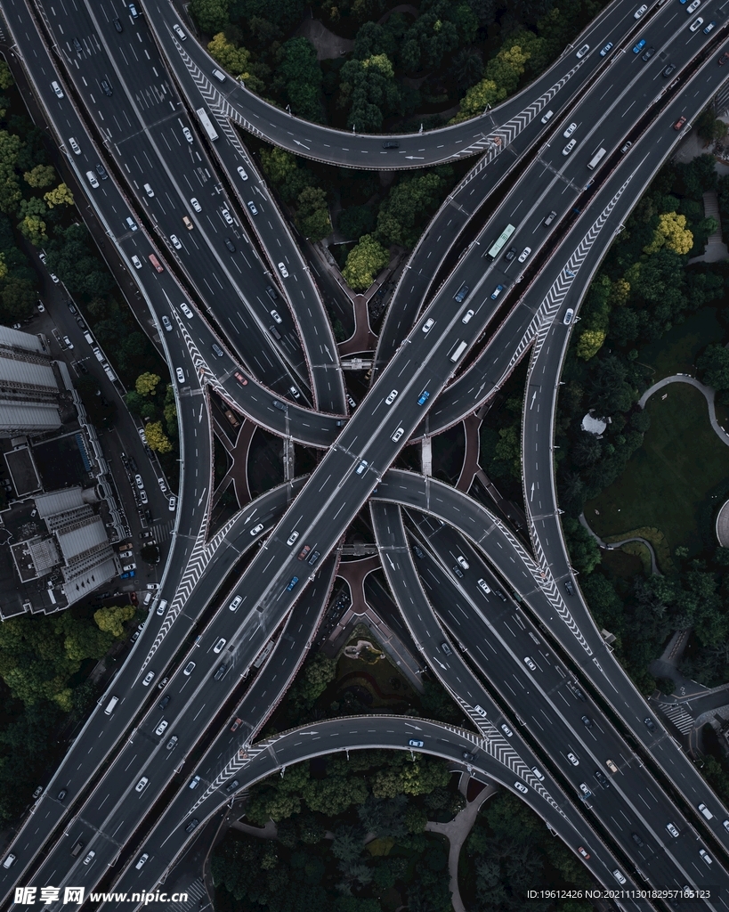 美麗傍晚城市道路