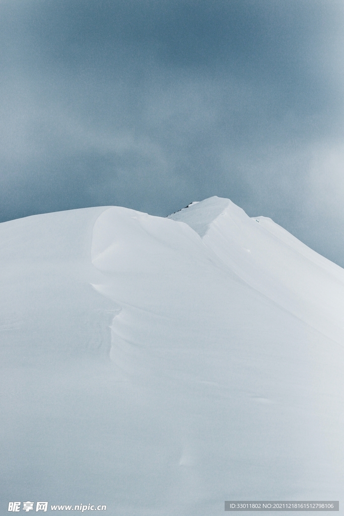 冬季雪山自然景觀