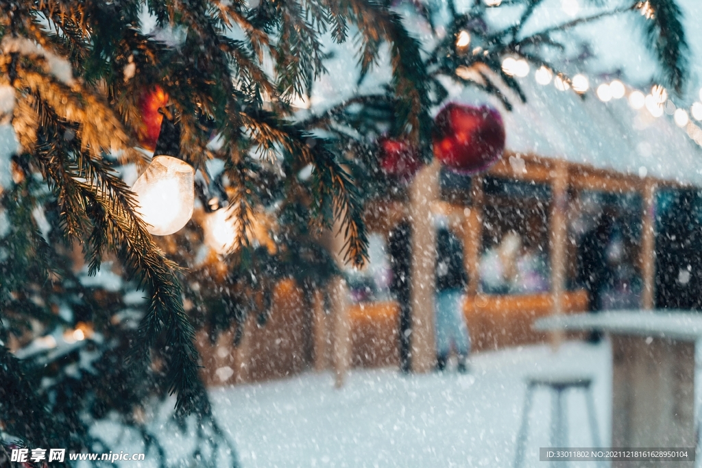 冬季圣誕季雪景紅色鈴鐺