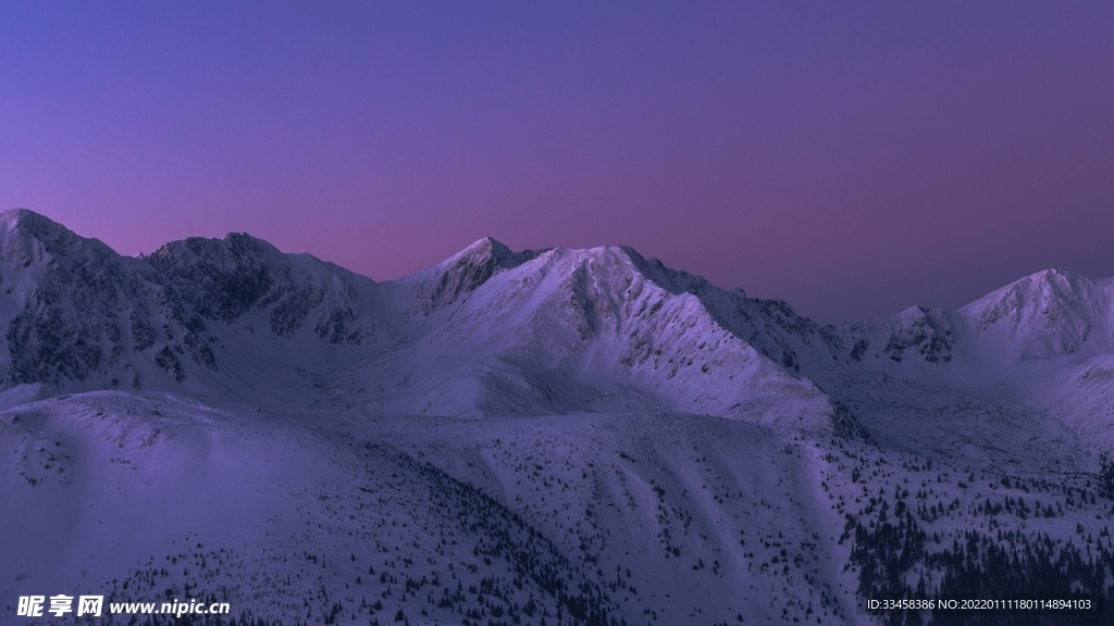雪地山峰壁紙