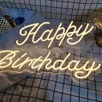 生日快樂霓虹廣告標識高清圖