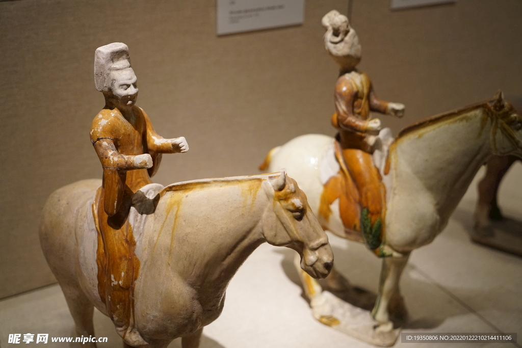 文物展品彩陶骑马人物