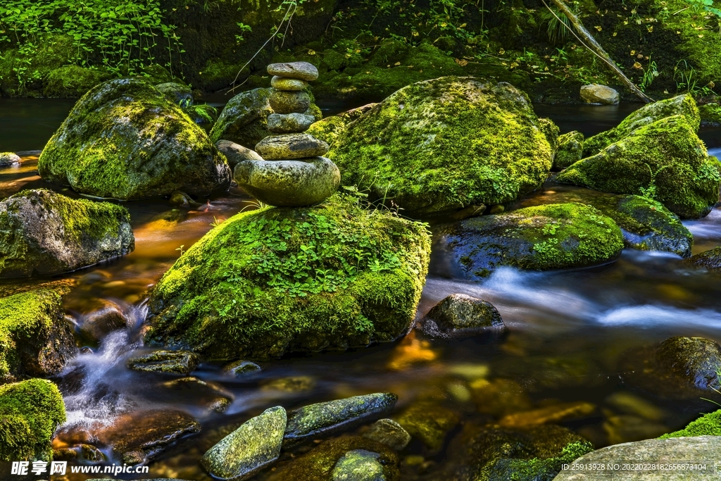 小河流水